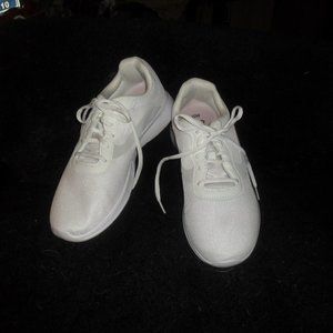 Athletic works size 10W